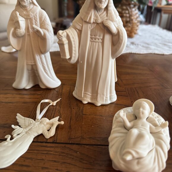 Lenox “Commemorate 2000” Nativity Set – 10 Pieces - Picture 8 of 9